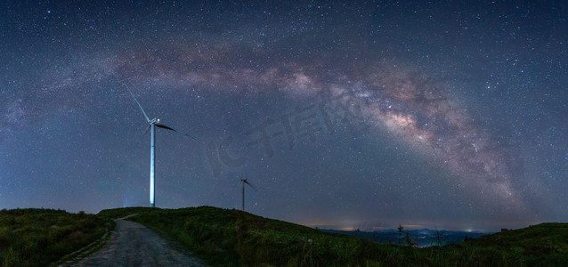 星空半夜银河贵阳星轨摄影图配图