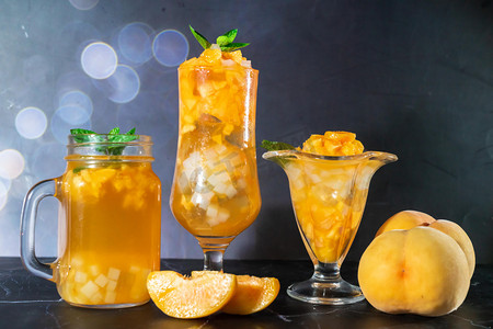 黄桃饮品白天水果饮料室内食物摄影图配图