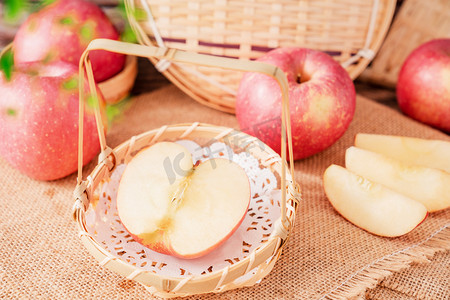 苹果新鲜水果鲜果营养摄影图配图