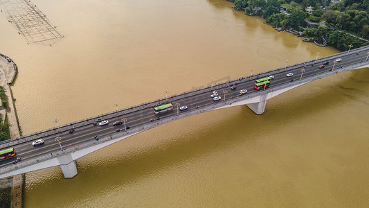 洪灾摄影照片_城市中午广西柳州文昌桥洪水灾害楼顶航拍摄影图配图