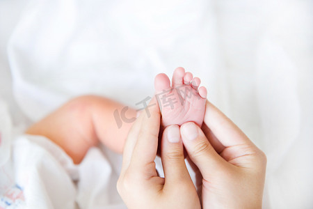 婴儿小脚丫脚丫宝宝脚丫新生母婴摄影图配图