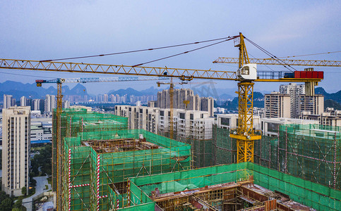 劳动节活海报摄影照片_城市建筑工地施工现场摄影图配图