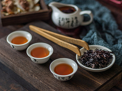 古风木圆框摄影照片_茶道古风白天茶具喝茶茶室喝茶摄影图配图