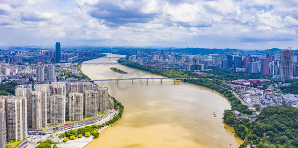 城市中午广西柳州洪水航拍岸边无人机摄影图配图