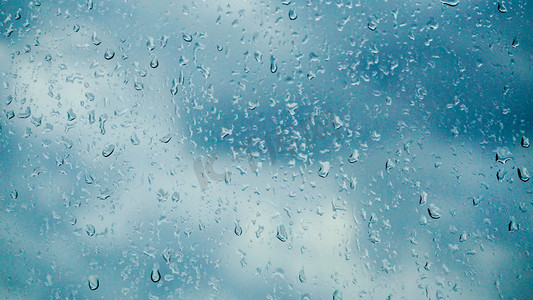 卡通清明节摄影照片_下雨天气雨天雨滴玻璃窗雨水摄影图配图