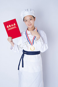 点赞摄影照片_年轻女厨师白天一个女厨师白背景拿着获奖证书点赞摄影图配图