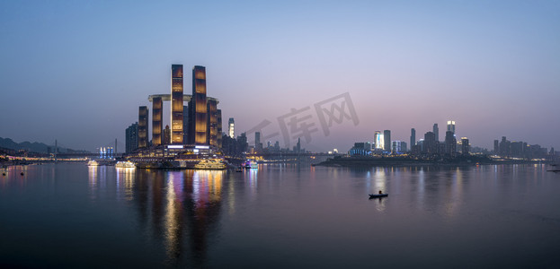 来福士夜景图晚上来福士室外摄影摄影图配图