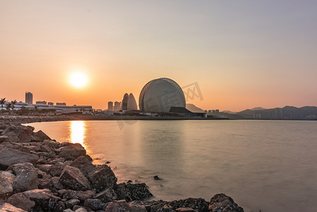 珠海日月贝日落傍晚建筑路面拍摄摄影图配图