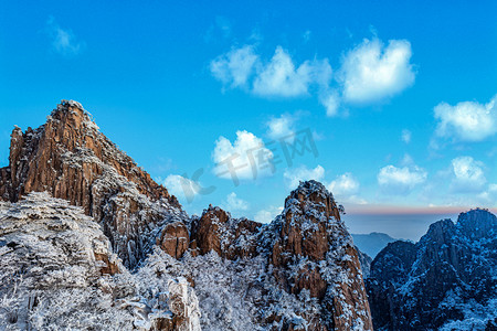 冬季旅行下午山峰山区摇动摄影图配图