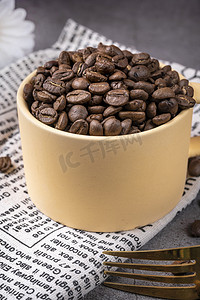 香浓咖啡豆饮品烘烤食材摄影图配图