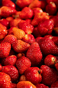 秋季海报背景女装摄影照片_草莓营养水果美食背景摄影图配图