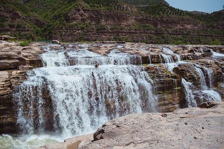 夏季夏天白天壶口瀑布自然风景瀑布水流摄影图配图