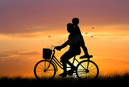 夕阳剪影傍晚自行车父亲节室外创意合成摄影图配图