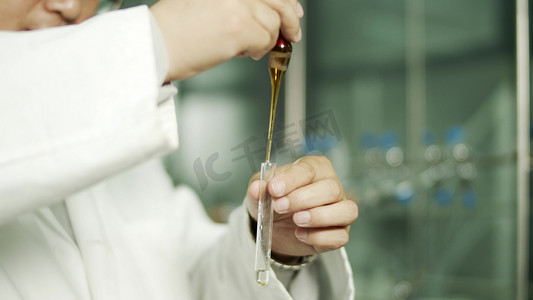 实拍实验室做实验试管加药剂科学生物化学实验室