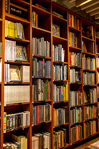 书籍摄影照片_图书室内书店学习无人的书店摄影图配图