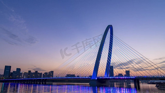 日转夜西安地标彩虹桥浐灞2号大桥摄影
