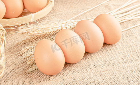 蛋类农产品白昼四枚鸡蛋室内拍摄摄影图配图