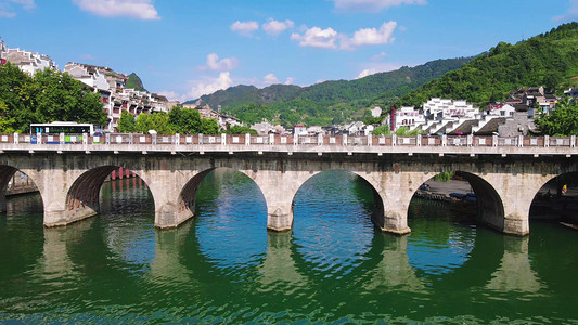 贵州桥摄影照片_航拍贵州镇远古镇七孔桥旅游景点