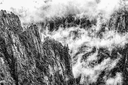 山水墨山摄影照片_黑白山水上午山峰山区流动摄影图配图