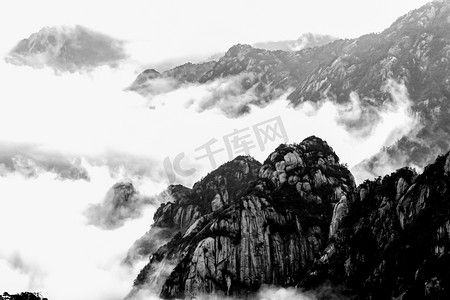 黑白山水早上山峰山区流动摄影图配图