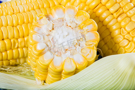 玉米糯玉米水果新鲜助农农产品摄影图配图