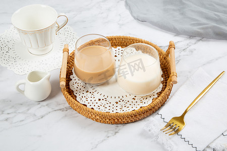 热牛奶摄影照片_咖啡牛奶美味奶茶纯牛奶摄影图配图