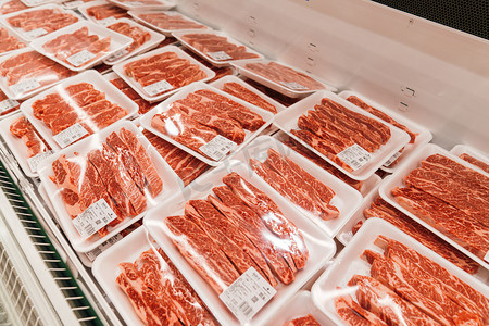 超市鲜肉上午新鲜牛肉超市摄影摄影图配图