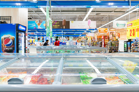 日用品超市摄影照片_超市冷冻食品下午冷冻食品超市摄影摄影图配图