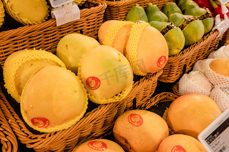 新鲜木瓜香甜瓜果食品摄影图配图