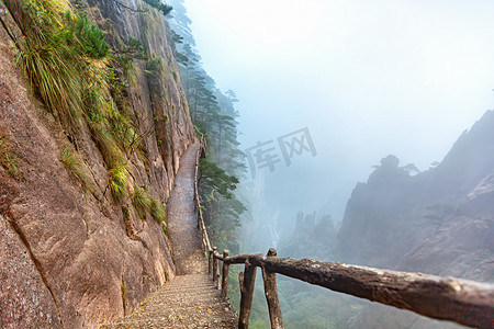 冬季旅行早上栈道山区摇动摄影图配图