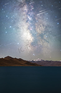 银河流星雨星空夜晚背景摄影图配图