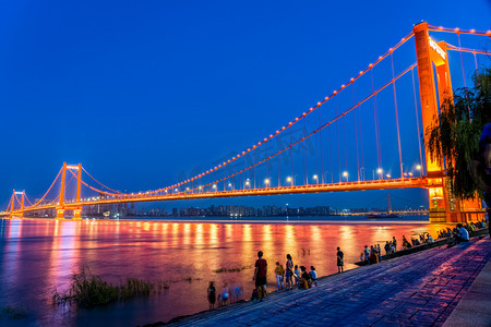 武汉城市建筑地标夜晚建筑地标鹦鹉洲长江大桥仰拍摄影图配图