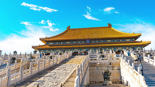 古风素色摄影照片_震撼蓝天白云下的北京故宫太和殿移动