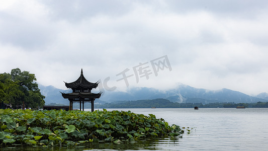 杭州南站摄影照片_烟雨西湖下午集贤亭西湖西湖摄影图配图