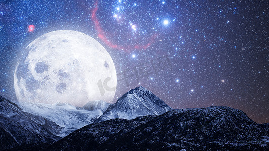 中秋雪山高峰圆月月亮夜晚月亮山川中秋节赏月摄影图配图