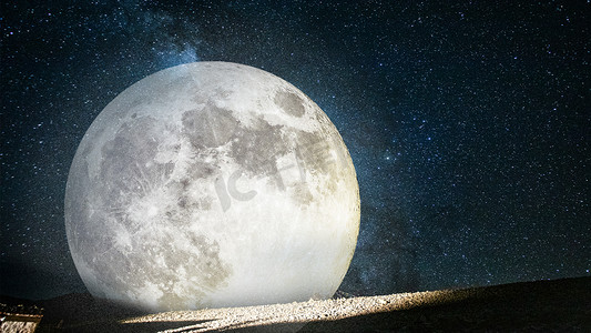 月圆搞笑摄影照片_中秋节团圆月球特写夜晚月亮月球赏月摄影图配图