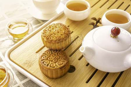 茶台摄影照片_中秋节日上午月饼糕点茶台静物摄影图配图