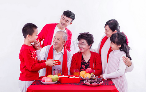 春节全家福新年喜庆一家人摄影图配图