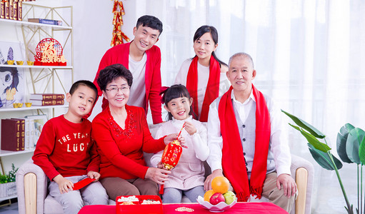 全家福人像春节过年家庭摄影图配图