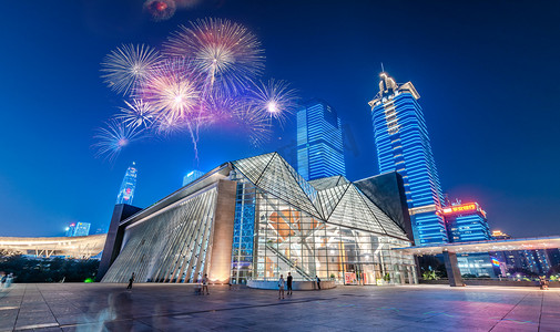 明月摄影照片_城市夜空烟花国庆夜晚烟花城市放烟花摄影图配图