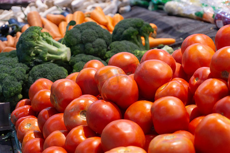 西红柿红色西兰花蔬菜超市摄影图配图