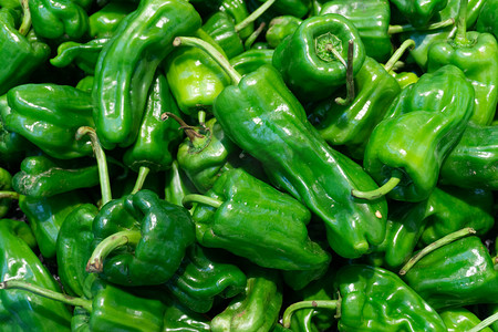 蔬菜超市摄影照片_青椒超市购物商场蔬菜摄影图配图