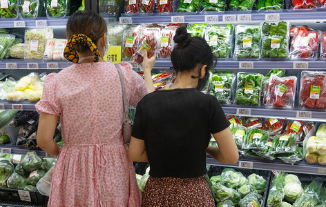 蔬果超市购物买菜青菜摄影图配图