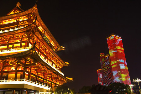 长沙湘江摄影照片_长沙夜晚古代建筑办公大楼夜景摄影图配图