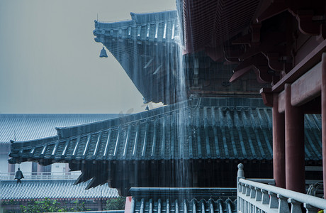 广州古风摄影照片_广州花都华严寺古建筑下雨摄影图配图
