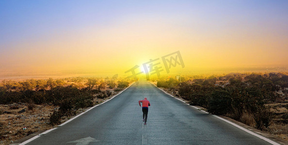 励志摄影照片_企业文化大气公路黄昏奔跑的人公路奔跑摄影图配图