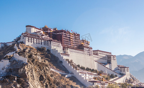 西藏旅行摄影照片_西藏布达拉宫中午建筑布达拉宫摄影摄影图配图