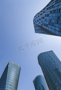 蓝色ppt背景摄影照片_重庆两江新区总部广场上午写字楼室外拍摄摄影图配图