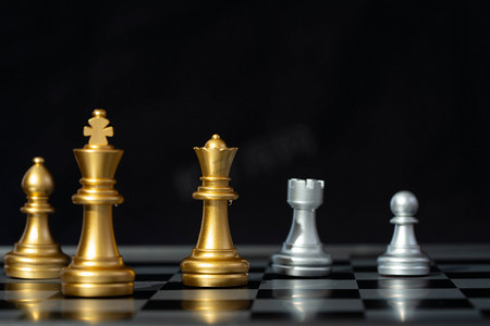 棋牌摄影照片_国际象棋白天棋子室内赛象棋摄影图配图
