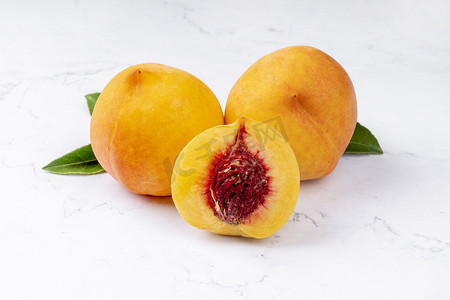 营养果实新鲜美味黄桃摄影图配图